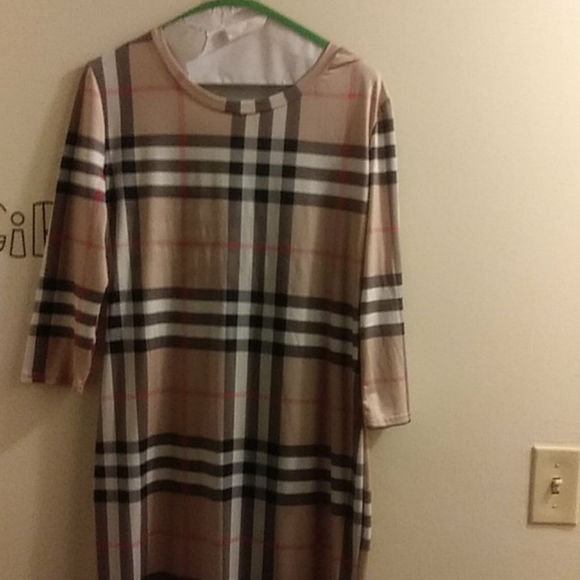 dresses - Picture 2 of 4